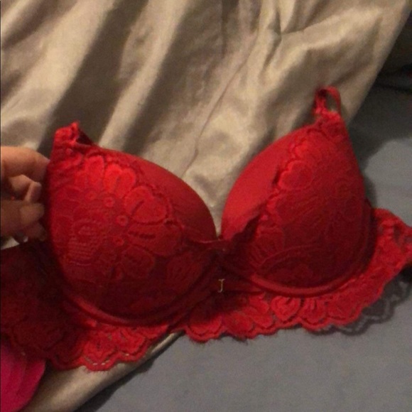 Bra Bundle size 32a/b all fit around the same size. two are 30b but fit same - Picture 3 of 13